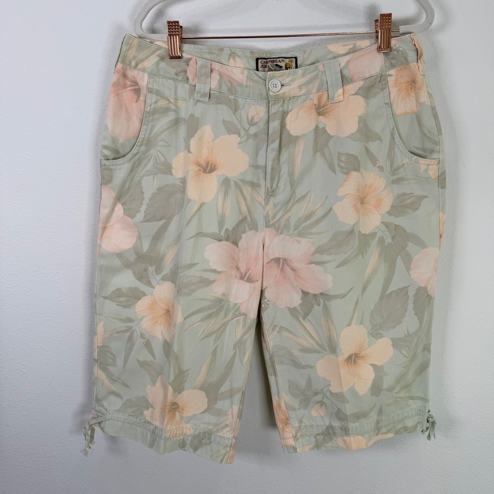 Caribbean Joe Women Size 12 Green Floral Cotton Bermuda Shorts Hawaiian Tropical